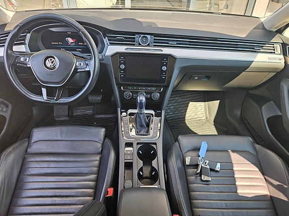Volkswagen Passat 7 of 15