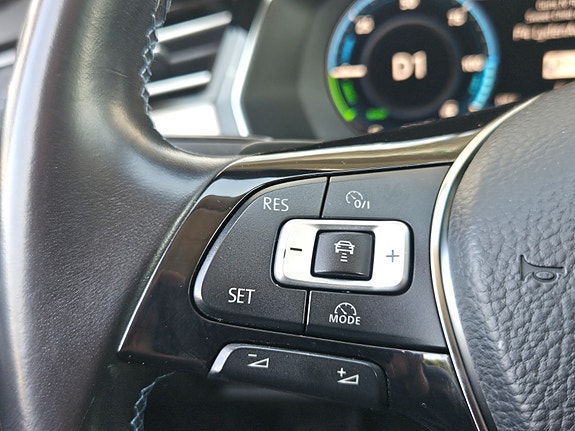 Volkswagen Passat 13 of 15