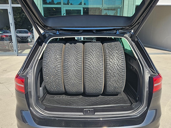 Volkswagen Passat 14 of 15