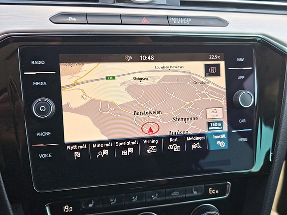 Volkswagen Passat 10 of 15