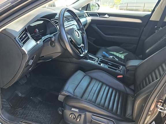 Volkswagen Passat 8 of 15