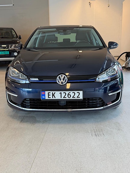 Volkswagen Golf 2 of 5