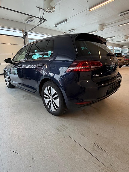 Volkswagen Golf 5 of 5