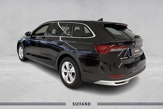 Skoda Octavia Scout 3 of 5