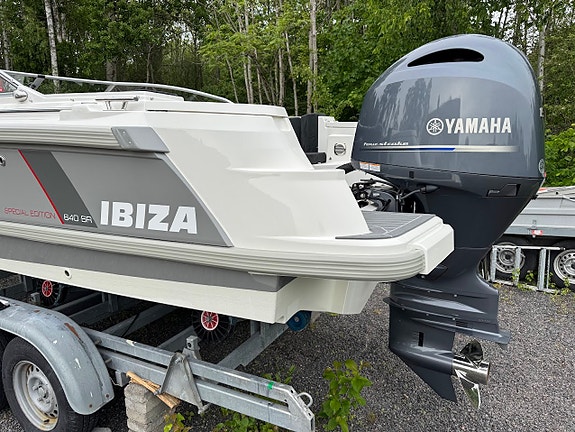 Strøken Ibiza 64BR Bowrider i Spesial Edition utgave. Kun 49 timer på motor. 5 of 5