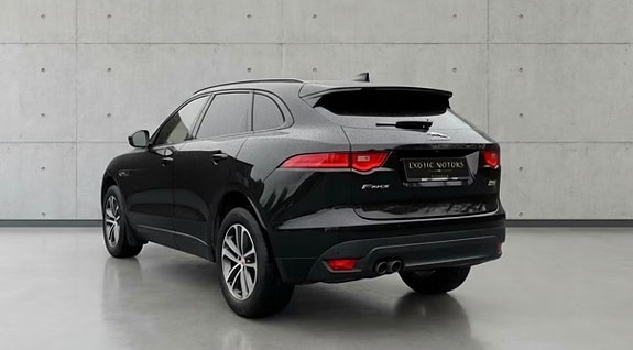 Jaguar F-PACE 4 of 5