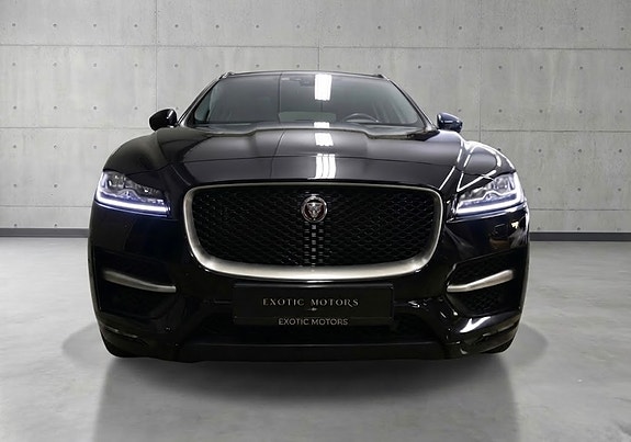 Jaguar F-PACE 2 of 5