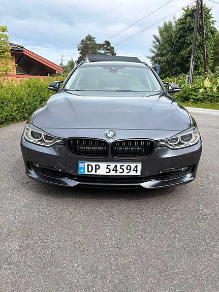 BMW 320i 2 of 5