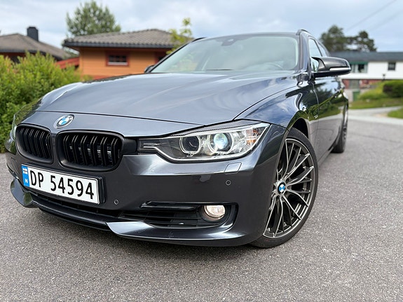BMW 320i 4 of 5