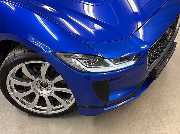 Jaguar I-PACE 3 of 5