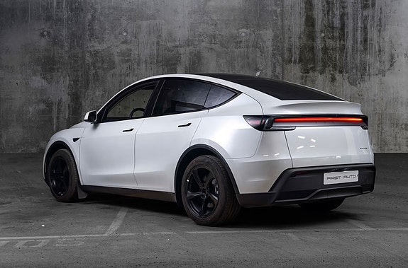 Tesla Model Y 2 of 5