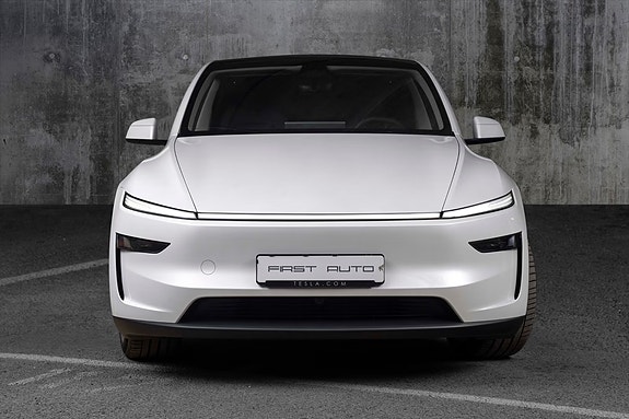 Tesla Model Y 3 of 5