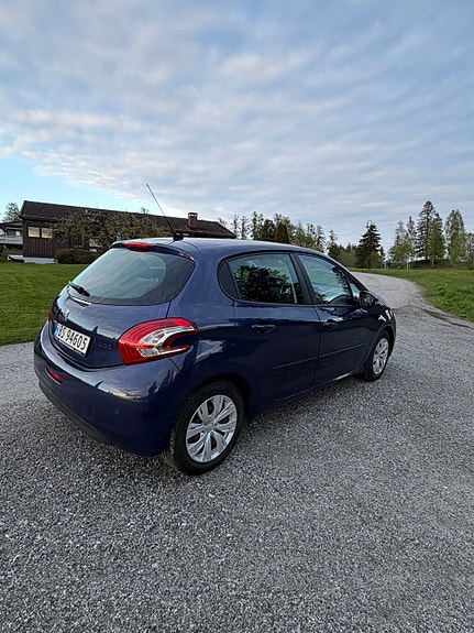 Peugeot 208 3 of 30