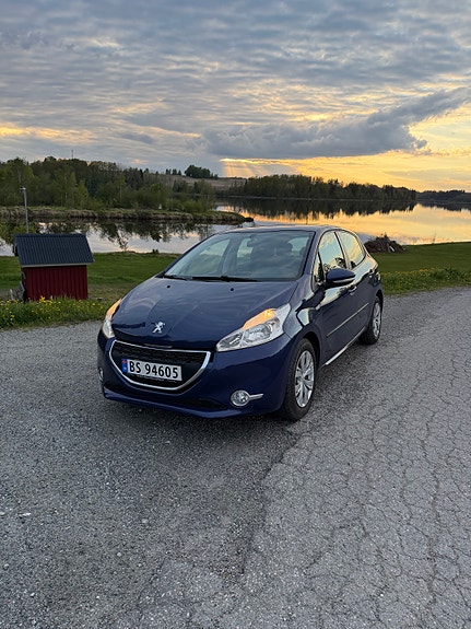 Peugeot 208 2 of 30