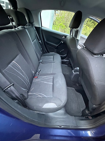 Peugeot 208 22 of 30