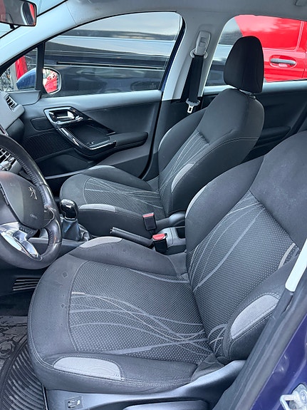 Peugeot 208 17 of 30