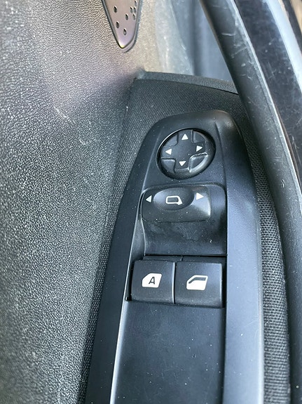 Peugeot 208 7 of 30