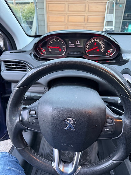 Peugeot 208 18 of 30