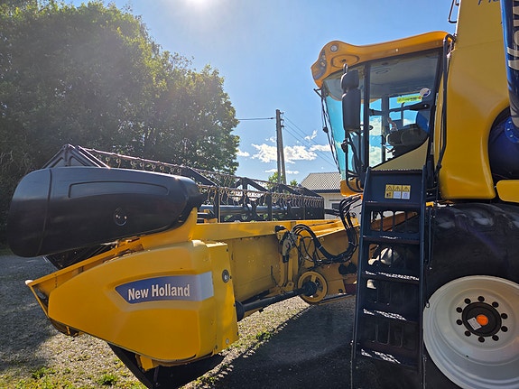 New Holland CSX7080 5 of 5