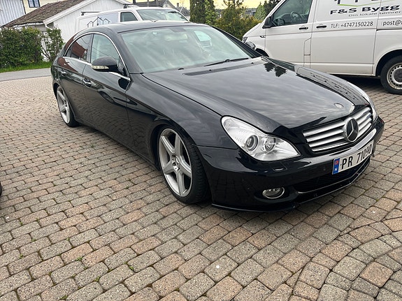 Mercedes-Benz CLS350 2 of 5