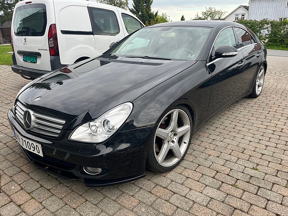 Mercedes-Benz CLS350 4 of 5