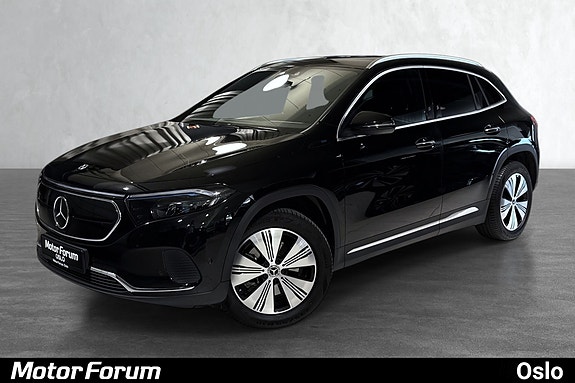 Elegant svart el-SUV med krom detaljer og unike felger.