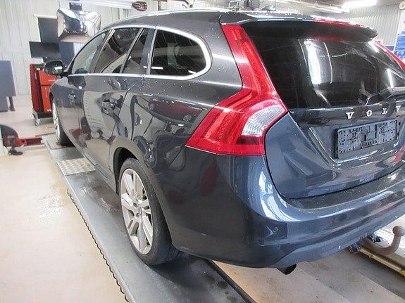 Volvo V60 4 of 30