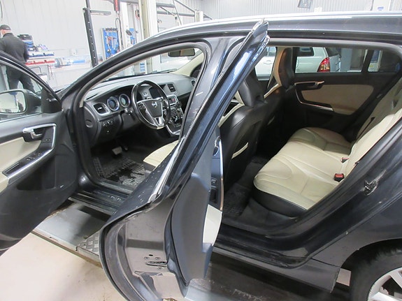 Volvo V60 15 of 30