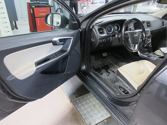 Volvo V60 9 of 30