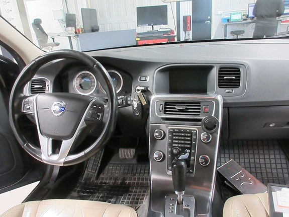 Volvo V60 11 of 30