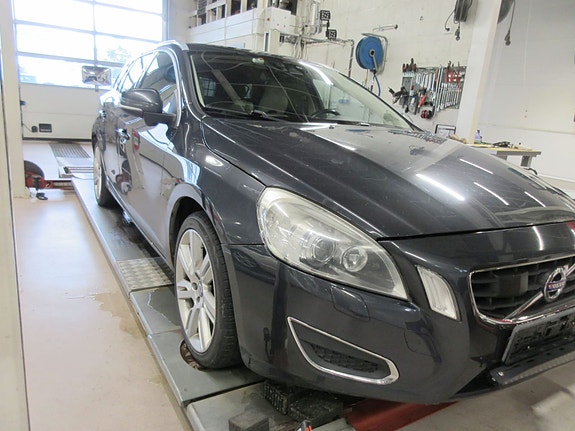 Volvo V60 8 of 30