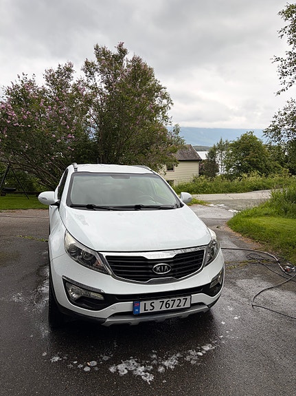 Kia Sportage 2 of 5