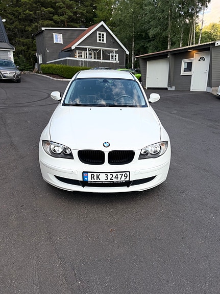 BMW 116i 4 of 5