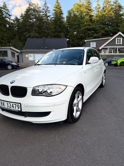 BMW 116i 2 of 5