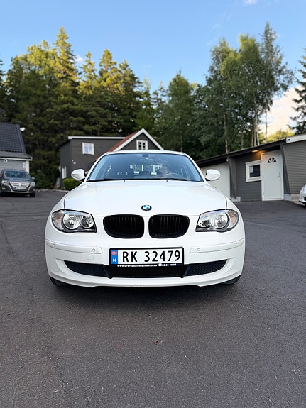 BMW 116i 3 of 5