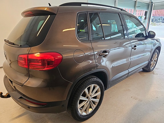 Volkswagen Tiguan 4 of 5