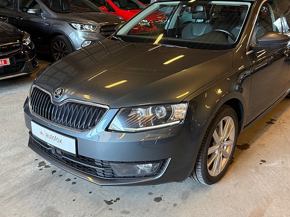 Skoda Octavia 2 of 5