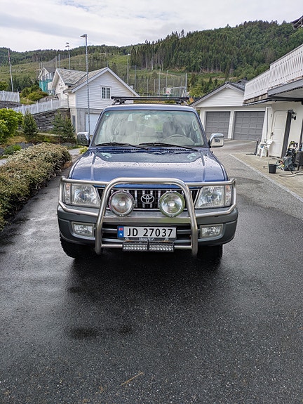 Toyota Land Cruiser 2 of 30