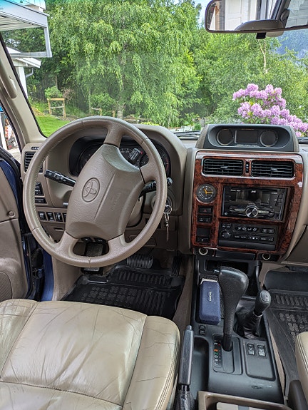 Toyota Land Cruiser 8 of 30