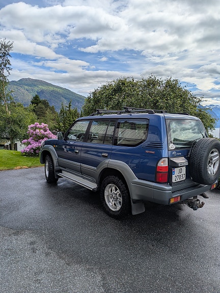 Toyota Land Cruiser 4 of 30