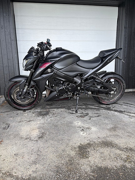 Suzuki GSX-S 1000 3 of 5