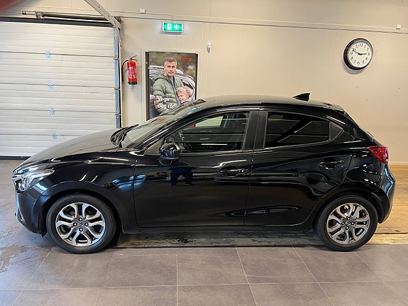 Mazda 2 4 of 5