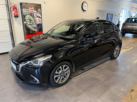 Mazda 2 3 of 5