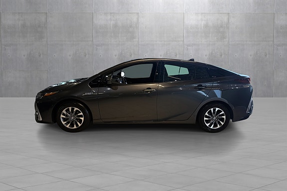 Toyota Prius Plug-In Hybrid 2019 photo 2