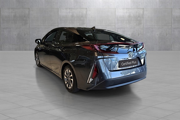 Toyota Prius Plug-In Hybrid 2019 photo 3