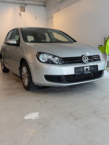 Volkswagen Golf 2 of 5