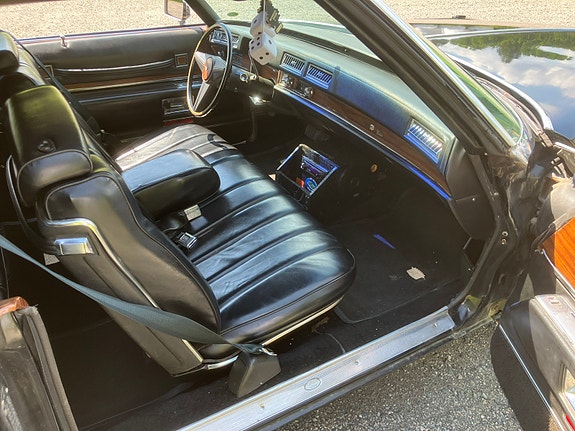 Cadillac Deville 8 of 13