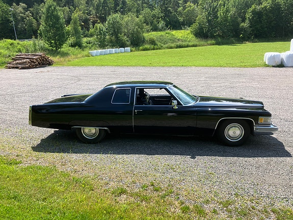 Cadillac Deville 6 of 13