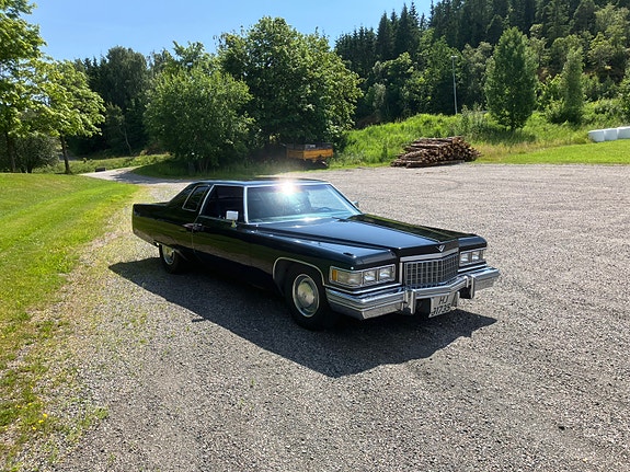 Cadillac Deville 7 of 13