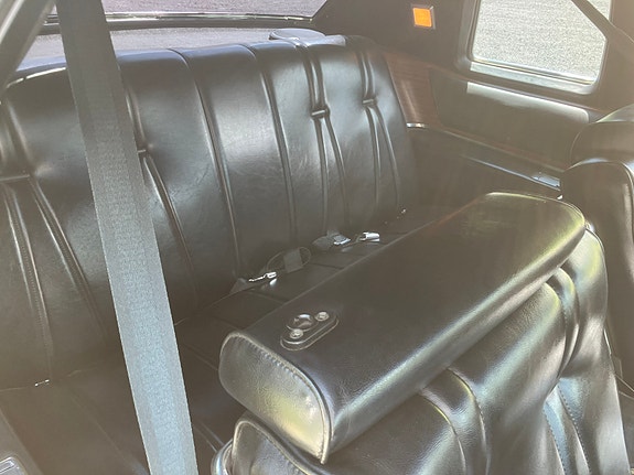 Cadillac Deville 9 of 13